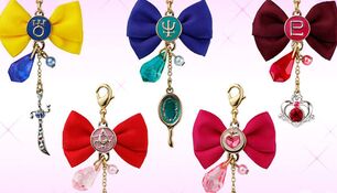 Подвески-банты с талисманами "внешних" сенши и жезлами лунных воинов