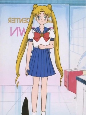 Цукино Усаги в школьной форме. Скриншот из 1 серии аниме.