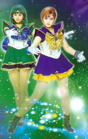 Такаги Нао и Асами Юка из мюзикла "Заклятье супер-планеты Мертвый Вулкан"